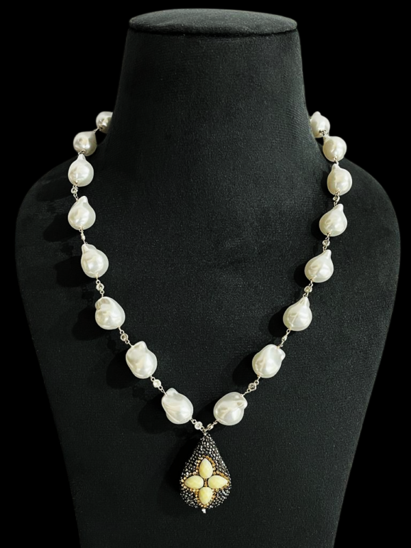 Elegant Single Layered High Polish Baroque Pearl Pendant Necklace Mala For Stylish Women